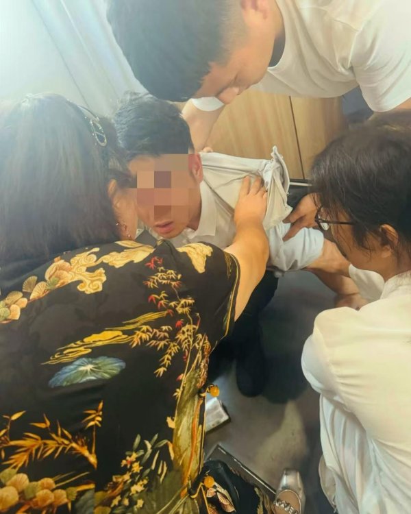 比较好的股票配资平台 高铁上的生命守护者！建德红十字急救侠挺身而出施救晕厥乘客